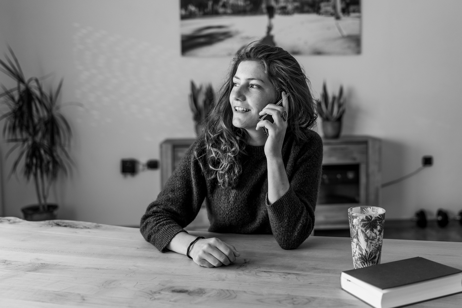 Healthcare representative assisting a patient over the phone